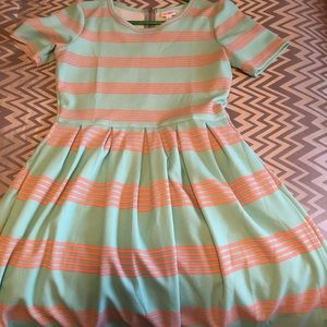 Large LuLaRoe Amelia Dress
Beautiful 
EUC